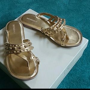 BCBGGIRLS GOLD SANDALS NWOT
